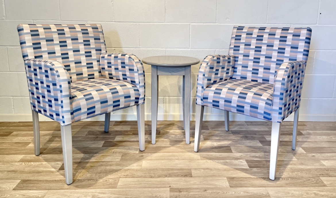 MINERVA TUB in Knox Slate Blue & COFFEE TABLE SET