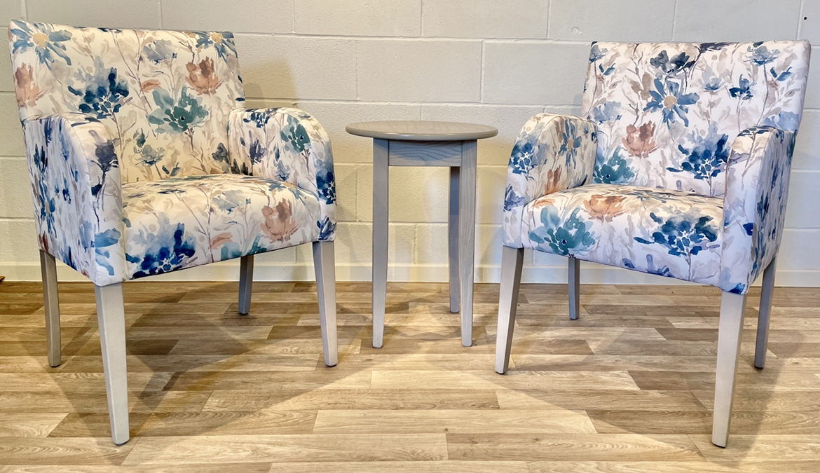 MINERVA TUB in Flora Slate Blue & COFFEE TABLE SET 